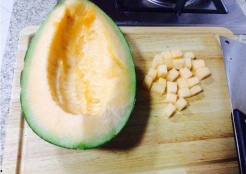 吃半熟哈密瓜舌头发麻